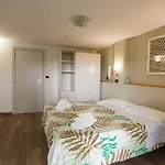 Отель Paris 3*