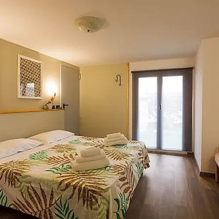 Paris 3*